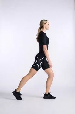 2XU Core Trisuit Korte Mouw Zwart Dames 13 2XU Core Trisuit Korte Mouw Zwart Dames -Goedkope Sport Glans Winkel 2xu core sleeved trisuit korte mouw wt7042d blk wht 012