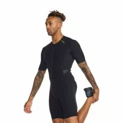 2XU Light Speed Tech Trisuit Korte Mouw Zwart Heren -Goedkope Sport Glans Winkel 2xu trisuits heren light speed tech short sleeve mt6633d blk gld 03
