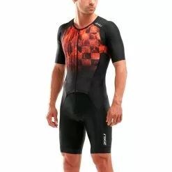 2XU Perform Korte Mouw Trisuit Zwart/rood Heren -Goedkope Sport Glans Winkel 2xu trisuits heren perform korte mouw zwart fom mt5525d 02 high