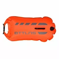 BTTLNS Kronos 1.0 Safeswimmer Backpack Zwemboei 28 Liter Oranje 18 BTTLNS Kronos 1.0 Safeswimmer Backpack Zwemboei 28 Liter Oranje -Goedkope Sport Glans Winkel bttlns buoy kronos orange low 04