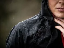 Compressport Hurricane 25/75 Waterdicht Hardloopjack Zwart Unisex 10 Compressport Hurricane 25/75 Waterdicht Hardloopjack Zwart Unisex -Goedkope Sport Glans Winkel light waterproof running vest mens triathlon accesoires 003