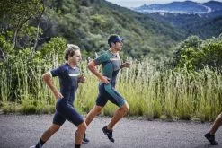 Zone3 Activate Plus Korte Mouw Trisuit Momentum Heren -Goedkope Sport Glans Winkel zone3 trisuits heren activate plus revolution shirt sleeve zwart groen ts20mrev109